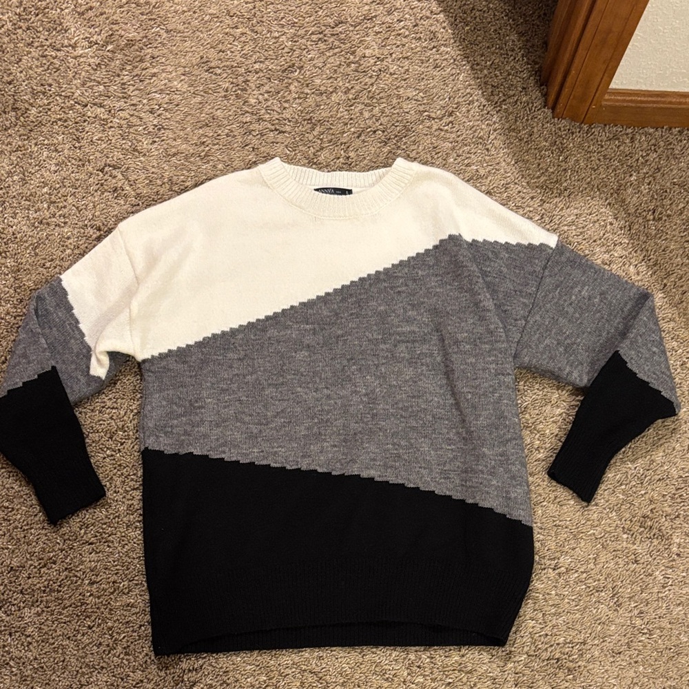 Tri-Tone Sweater in Cream, Gray, and Black - Picture 4 of 7
